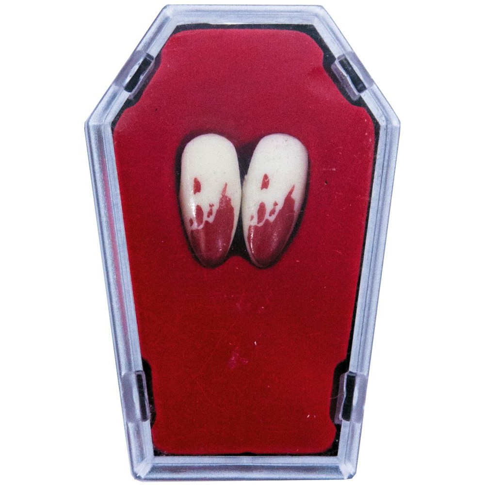 Canines de vampire en sang